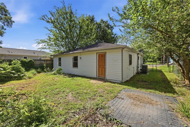 Building Photo - 2088 Pope St