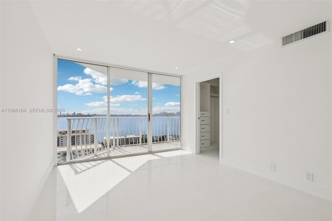 Building Photo - 7601 E Treasure Dr