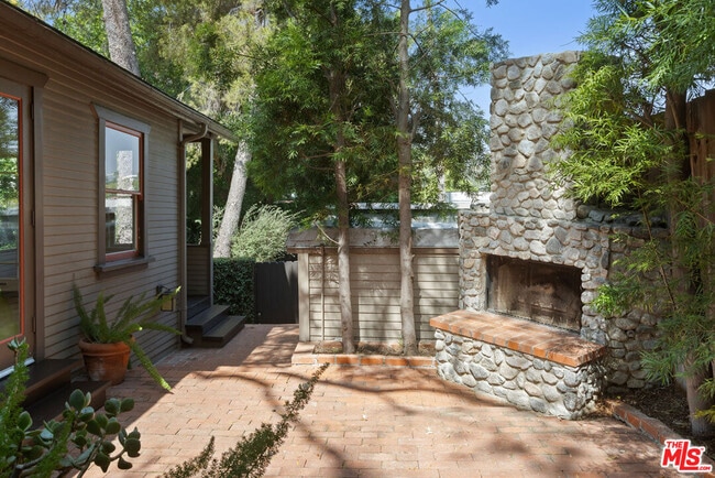 Building Photo - 1448 Angelus Ave