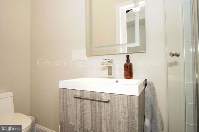 Building Photo - 1616 Cambridge St