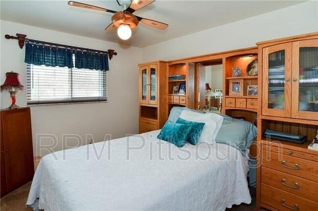 Building Photo - 825 Bethany Dr