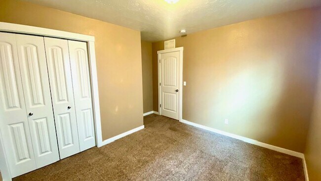 Building Photo - 3 Bed (+ bonus room) 2 Bath Home in Meridi...