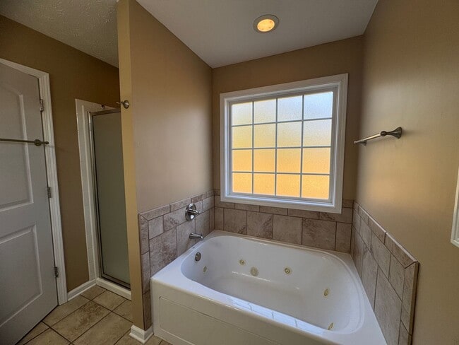 Building Photo - Gorgeous 5 Bedroom Home