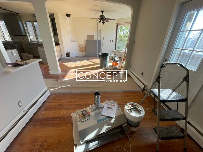 Building Photo - 54 Lawn St