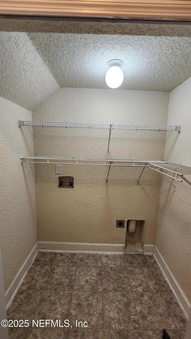 Building Photo - 1823 Lago Del Sur Drive