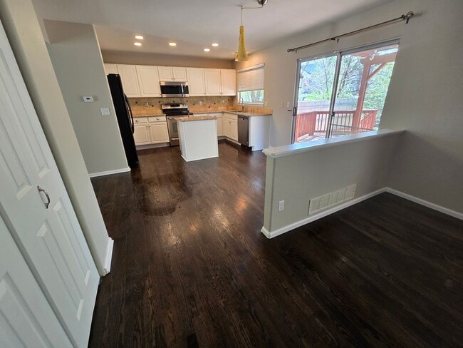 Building Photo - Beautiful and Fresh Updated Four Bedroom Home on a Corner Lot in Rock Creek!