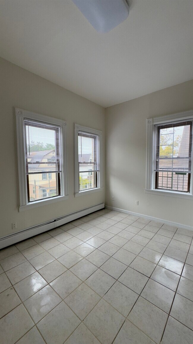 Building Photo - 99 Lembeck Ave