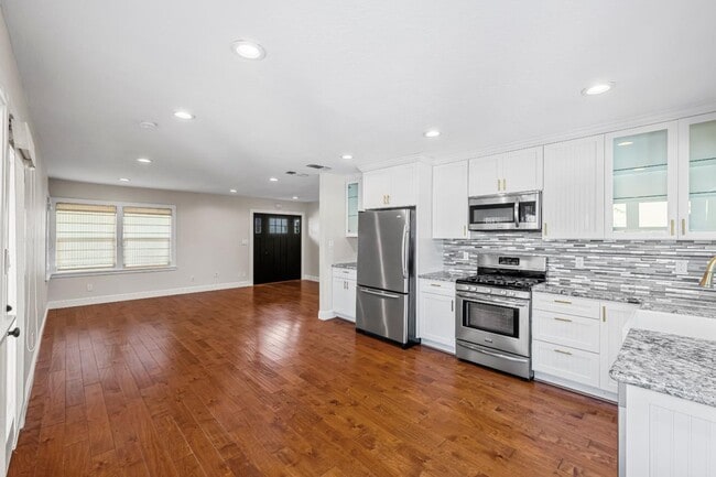 Building Photo - 25 W Central Ave