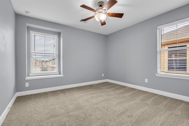 Building Photo - 2707 Volute