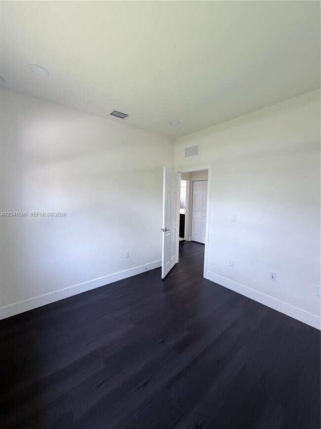 Building Photo - 268 SE 31st Ave