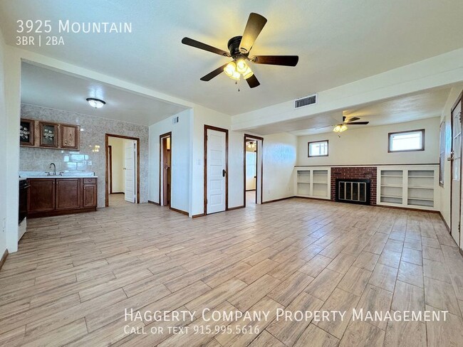 Building Photo - Central El Paso 3 bed with bonus office an...