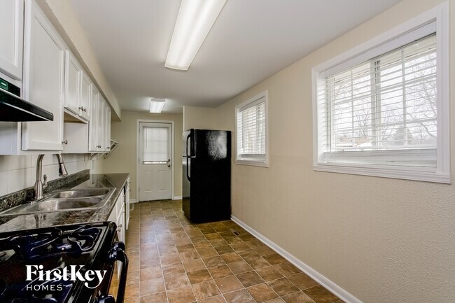 Building Photo - 728 Jackson Ave