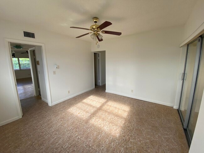 Building Photo - 209 Norwich I