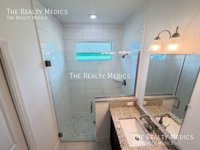 Building Photo - 2481 San Filippo Dr SE