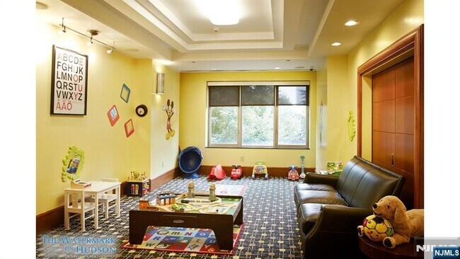 Building Photo - 8100 River Rd