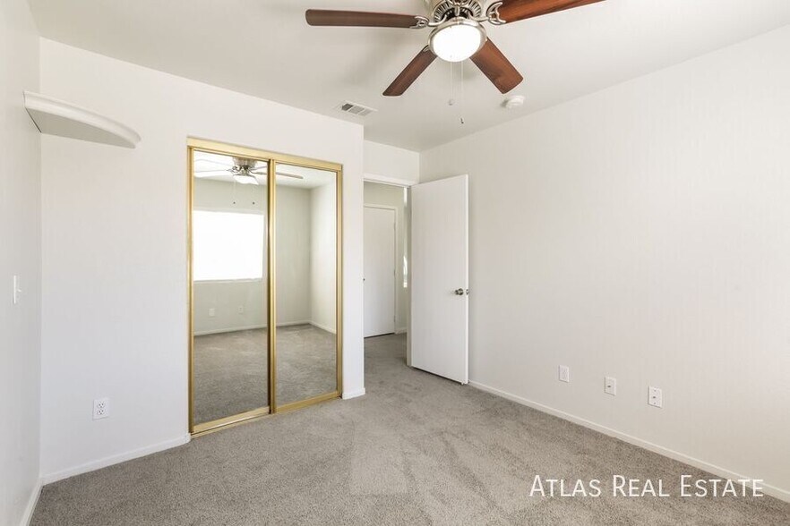 Building Photo - 8840 Cornwall Glen Ave