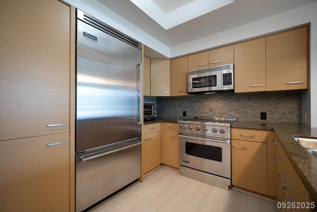 Building Photo - Luxury 3 Bed 2 Bath in the Allure