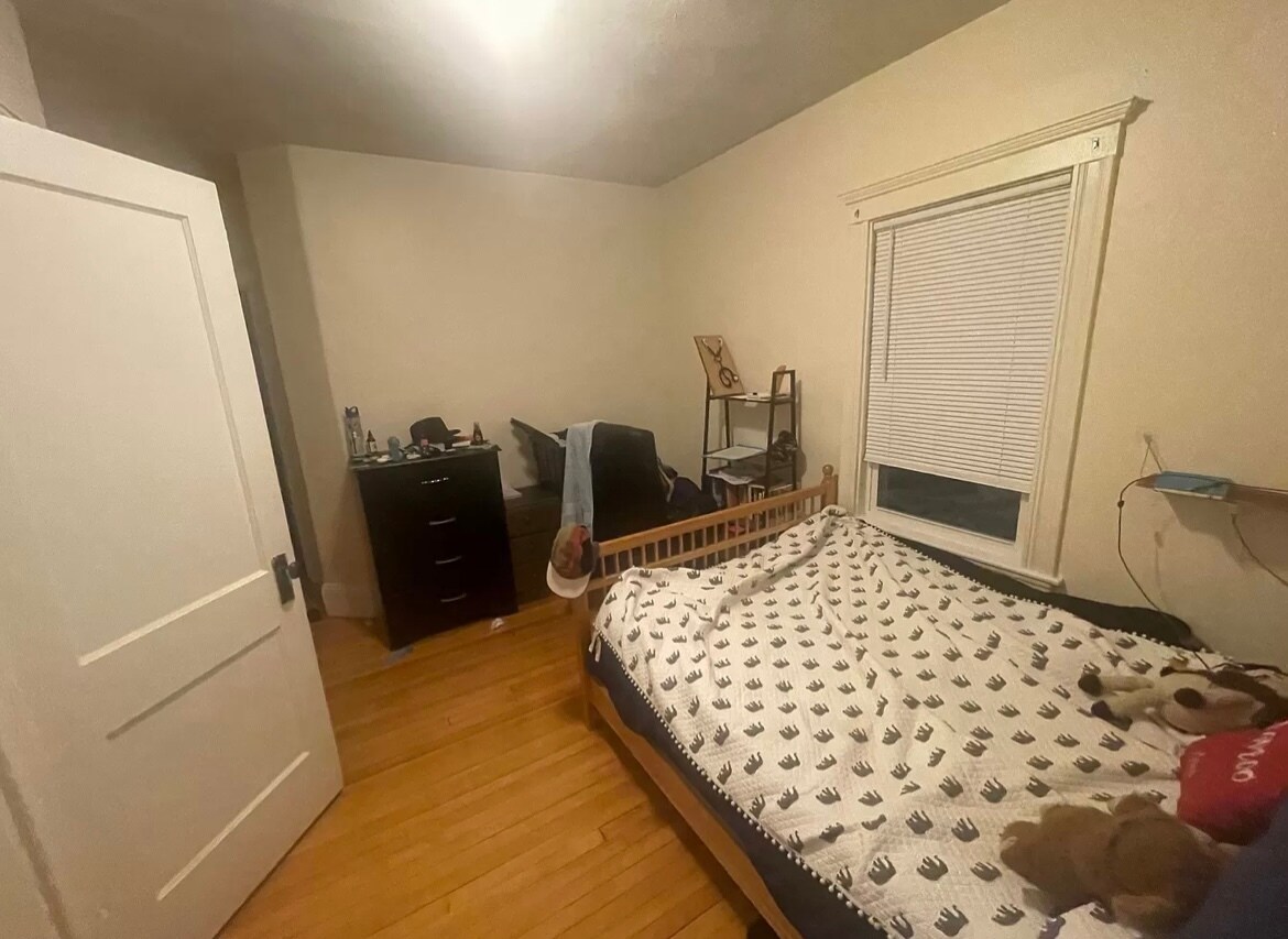 Building Photo - 10 Pinkham Rd