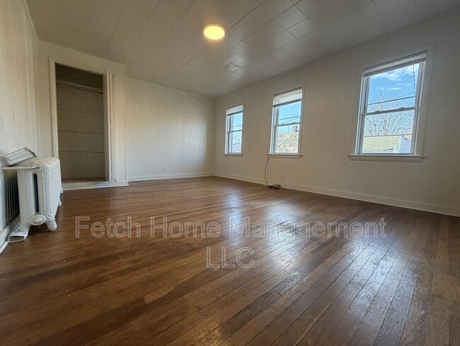 Building Photo - 233 S 4th St