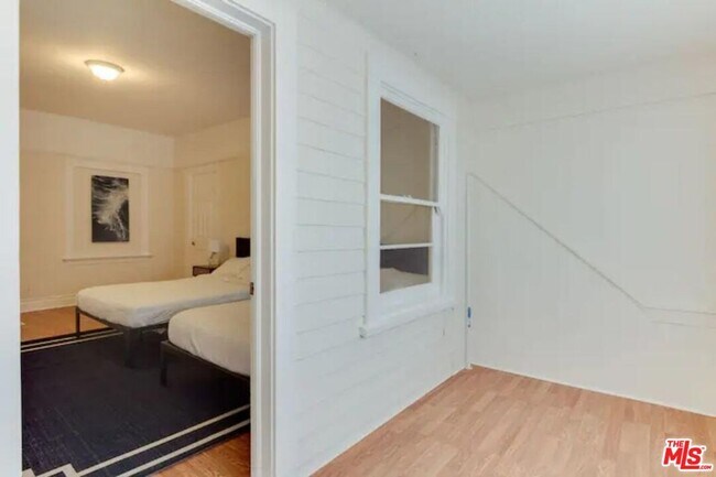 Building Photo - 1228 Fedora St