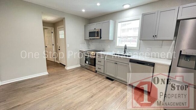 Building Photo - 3-Bedroom, 2-Bathroom home in Kansas City!