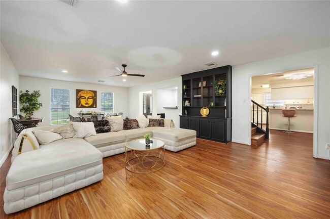 Building Photo - 5511 Green Timbers Dr