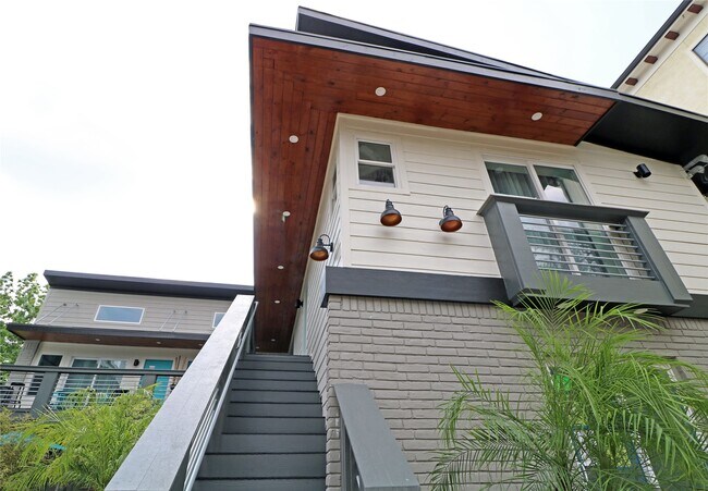 Building Photo - 2310 McDuffie St