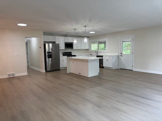 Building Photo - 434 Galahad Rd