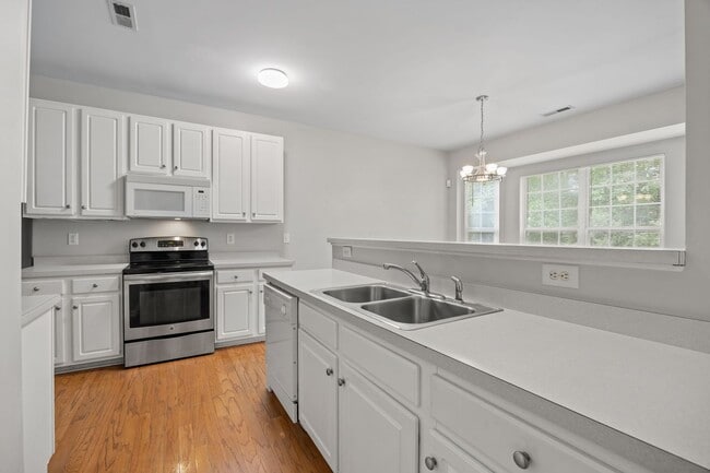 Building Photo - Charming 3-Bedroom Home,  minutes from Downtown Durham & Duke, Pet Friendly!