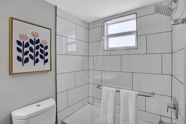 Building Photo - 50 Davie Blvd