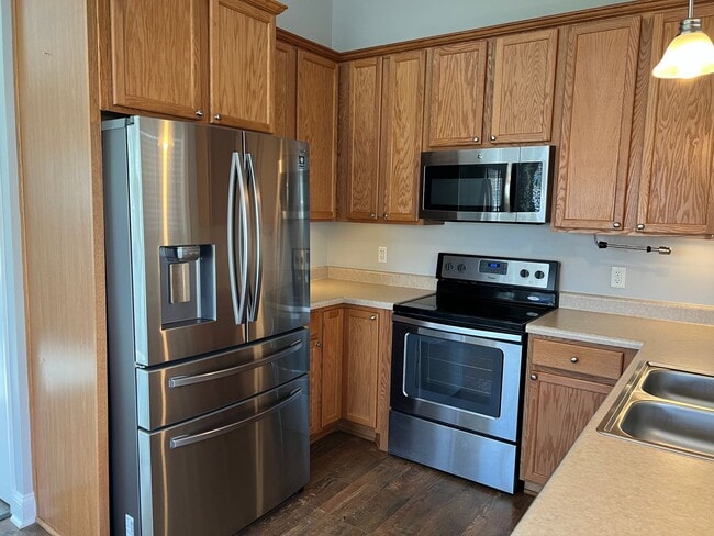 Building Photo - Remodeled 3 Bedroom Single Level Home in C...