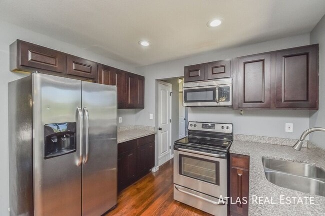 Building Photo - 524 Rowe Ln