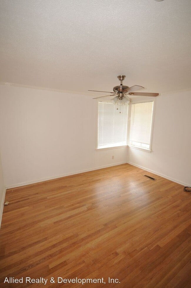 Building Photo - 4 br, 2 bath House - 16 Windsor Drive