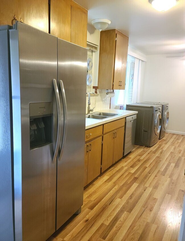 Building Photo - West 20th Apartment in Great Location