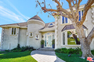 Building Photo - 3000 Sequit Dr