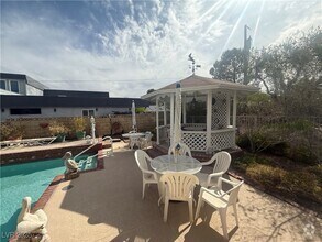 Building Photo - 2045 S Tenaya Way