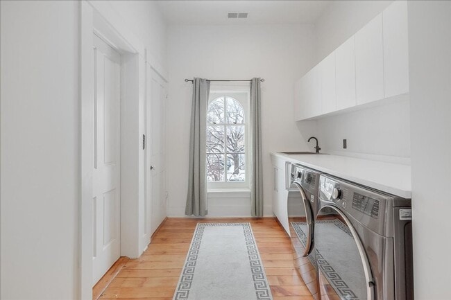 Building Photo - Historic, Character-Rich House - 3 Bed, 3 Bath (2 Full, 2 Half)