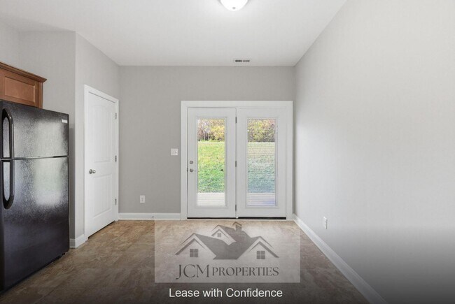 Building Photo - 925 Dawson Creek Way