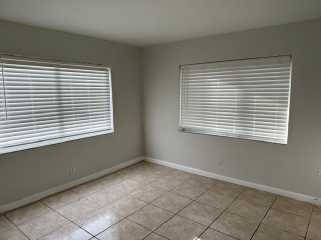 2nd bedroom w/ lots of windows - 151 SE 6th Ave