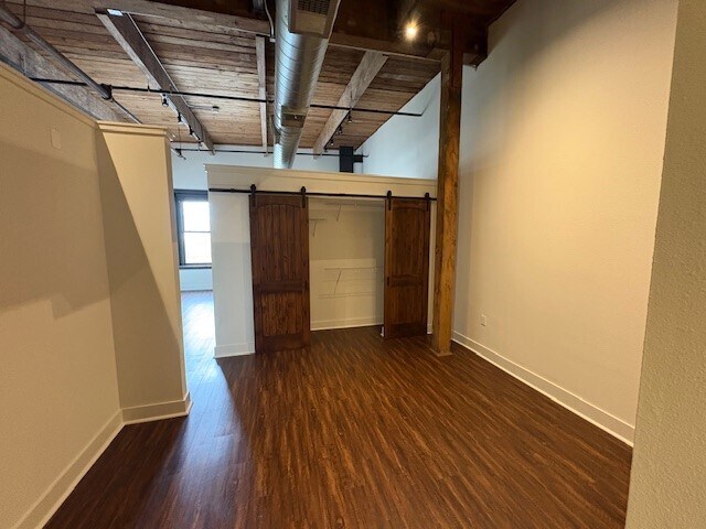 Building Photo - 806 Sampson St