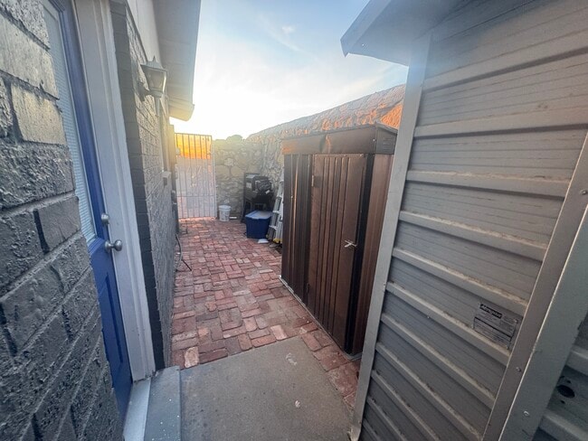 Building Photo - 6437 Dawn Dr