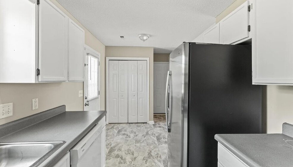 Building Photo - 122 Settlers Cir