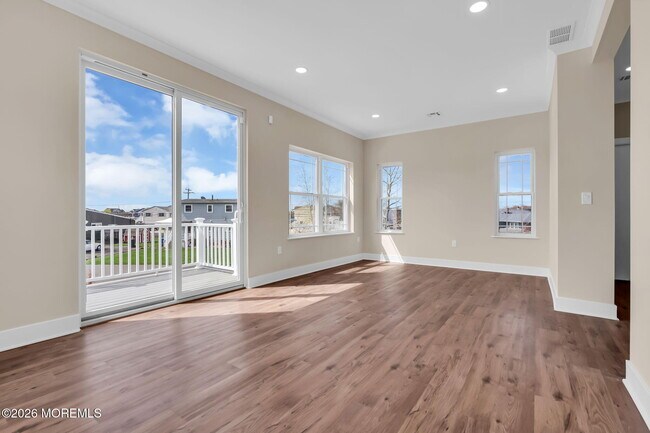 Building Photo - 58 Cove Rd