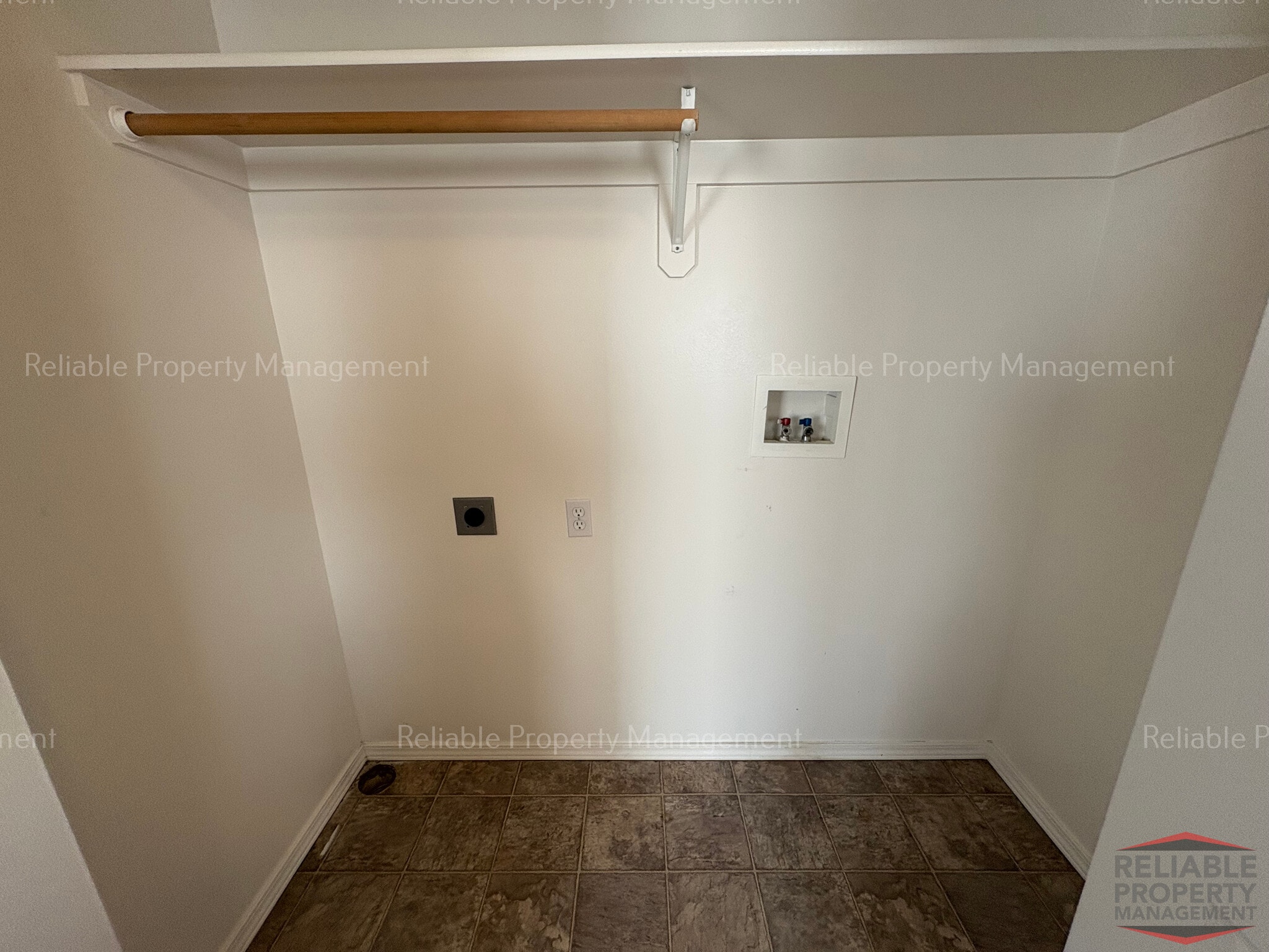 Building Photo - 230 W Anderson St