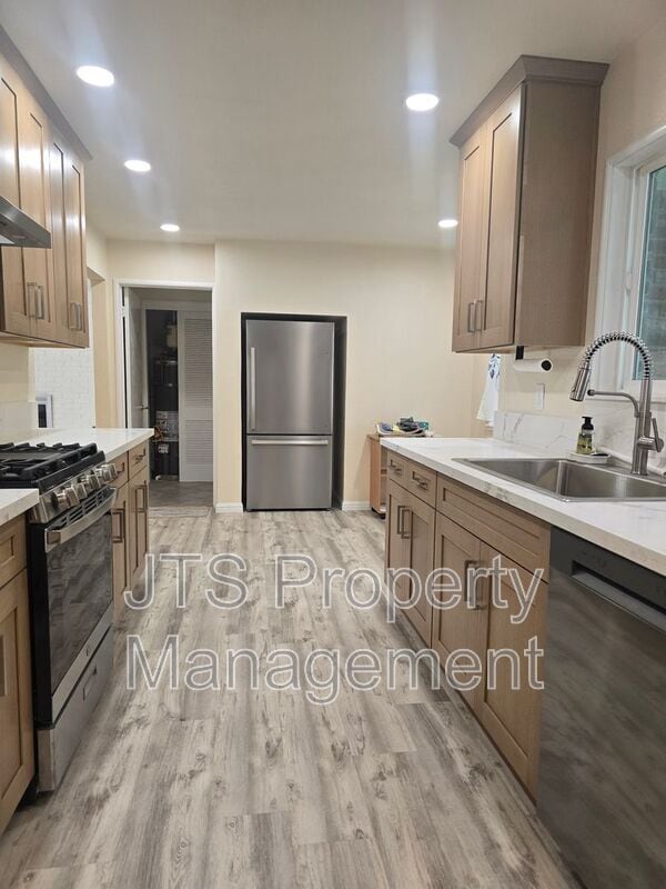 Building Photo - 1033 Woodshire Way