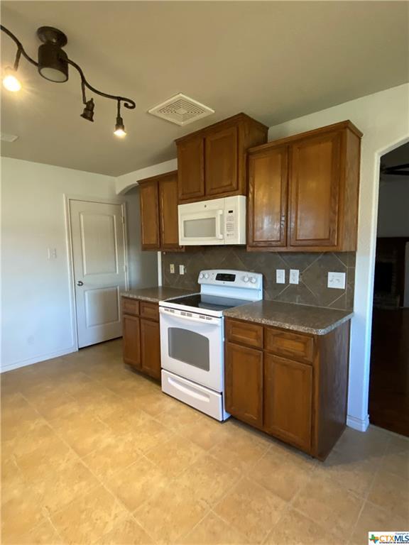 Building Photo - 6203 Brushy Creek Dr