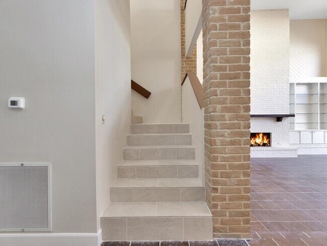 Building Photo - 5600 San Felipe St