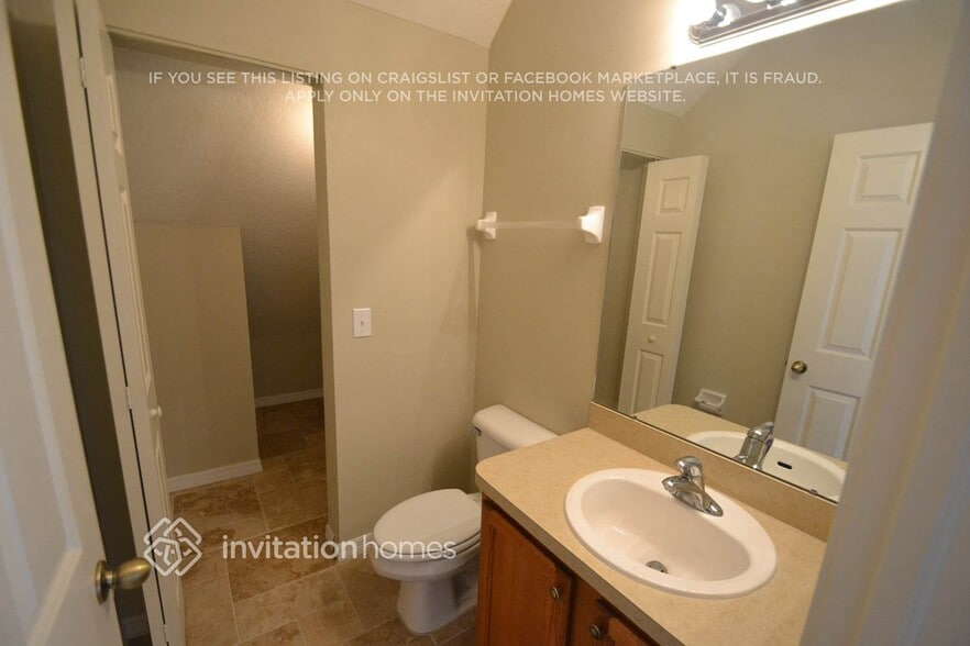 Building Photo - 10301 Lakeside Vista Dr