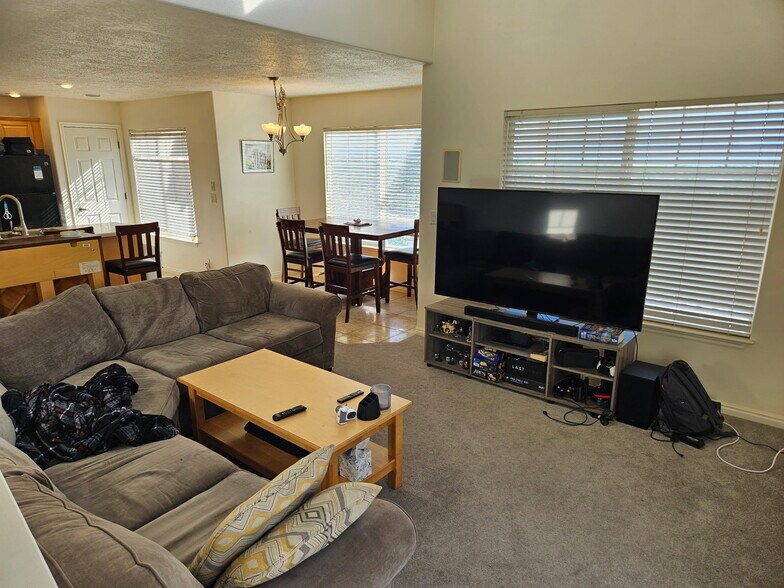 Family Room - 1372 Alpine Way