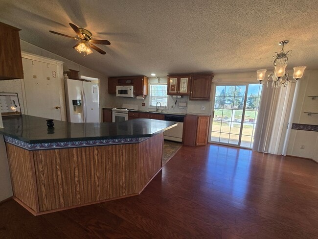 Building Photo - 4 Bed, 2 Bath Ranch in New Hope Area
